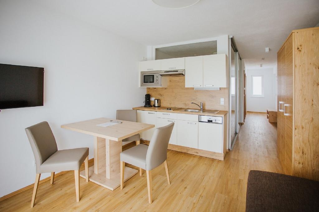 Apartmenthaus Strasswirt De Luxe Tröpolach エクステリア 写真