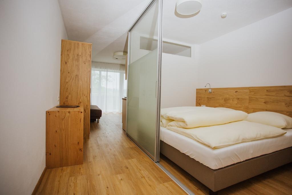 Apartmenthaus Strasswirt De Luxe Tröpolach エクステリア 写真