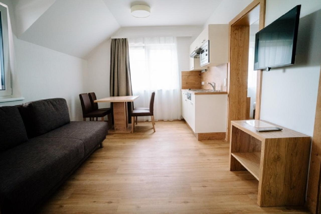 Apartmenthaus Strasswirt De Luxe Tröpolach エクステリア 写真