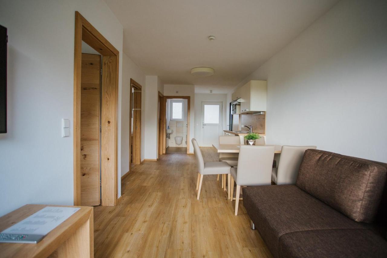 Apartmenthaus Strasswirt De Luxe Tröpolach エクステリア 写真