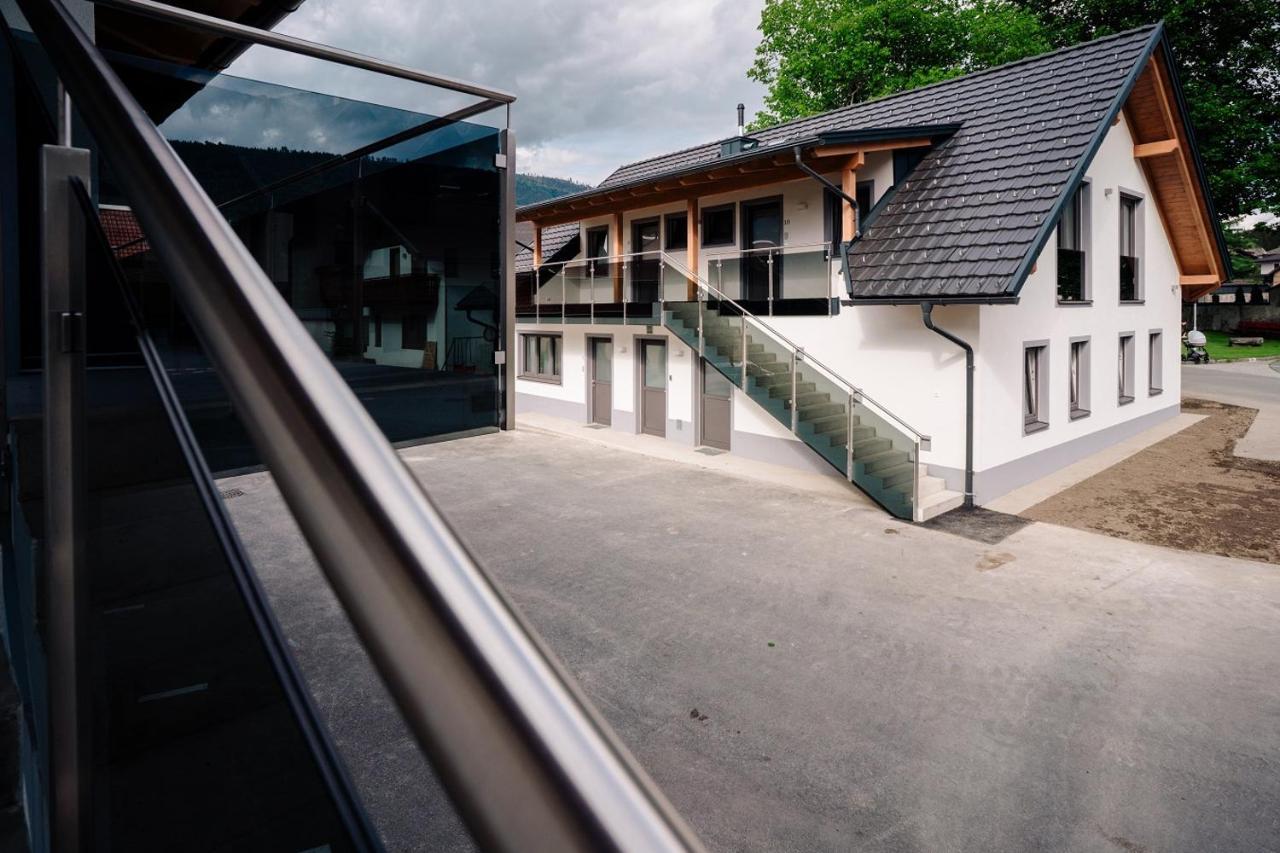 Apartmenthaus Strasswirt De Luxe Tröpolach エクステリア 写真
