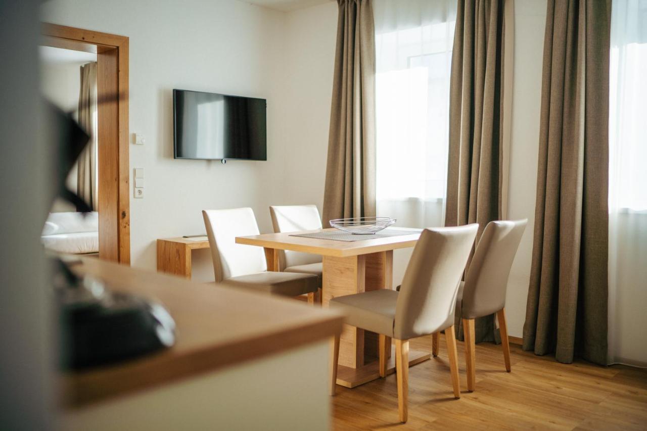Apartmenthaus Strasswirt De Luxe Tröpolach エクステリア 写真